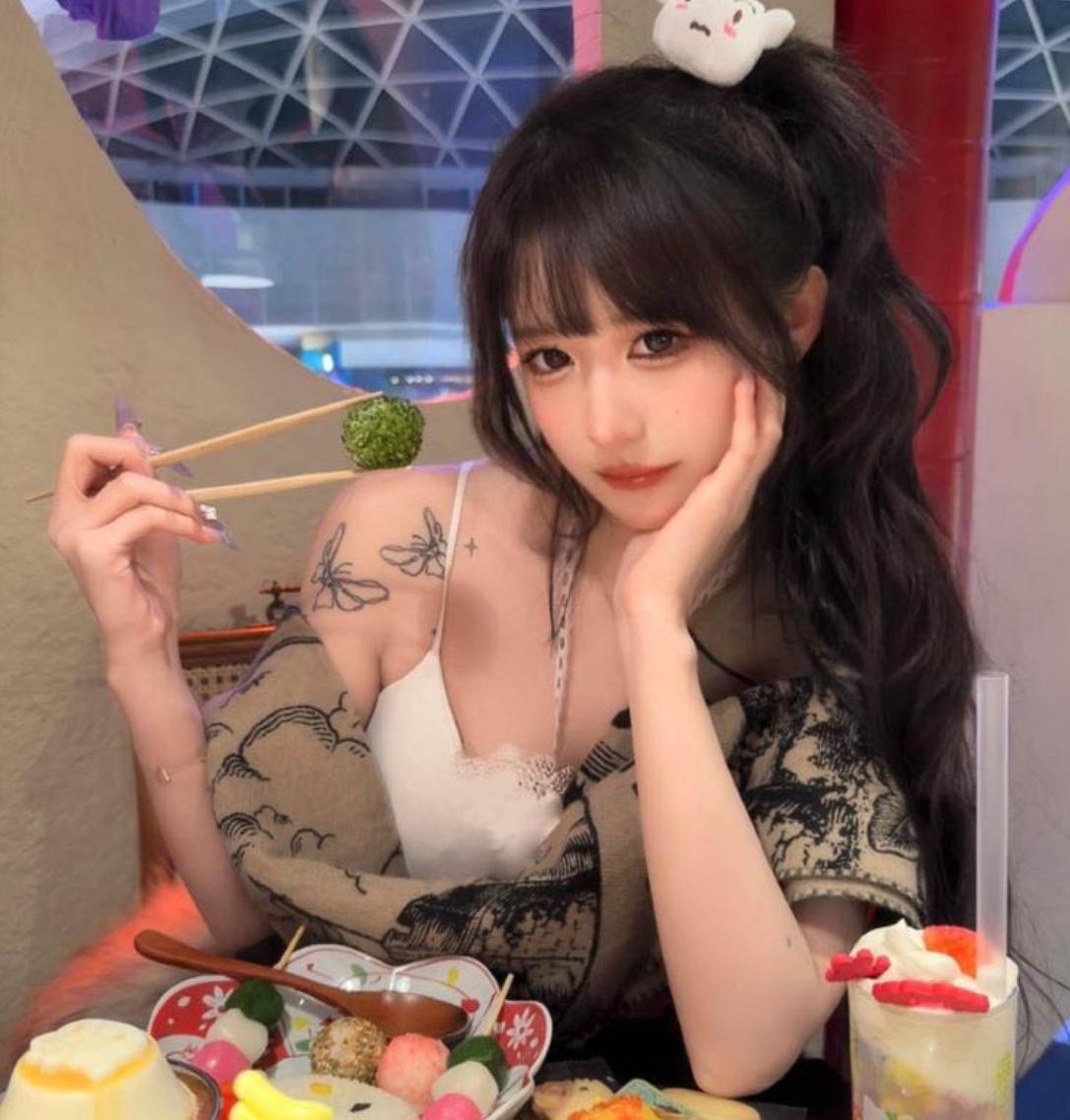甜萝反差女神｜超蓝布罗莉 微密圈高清写真合集流出🔥