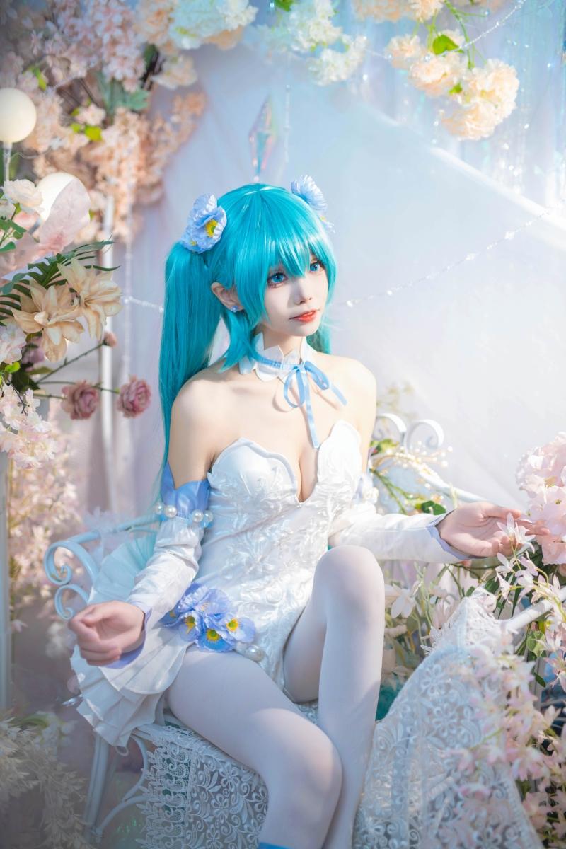 【coser推荐】-艾西aiwest 初音 粉蝶花[42P-161MB]