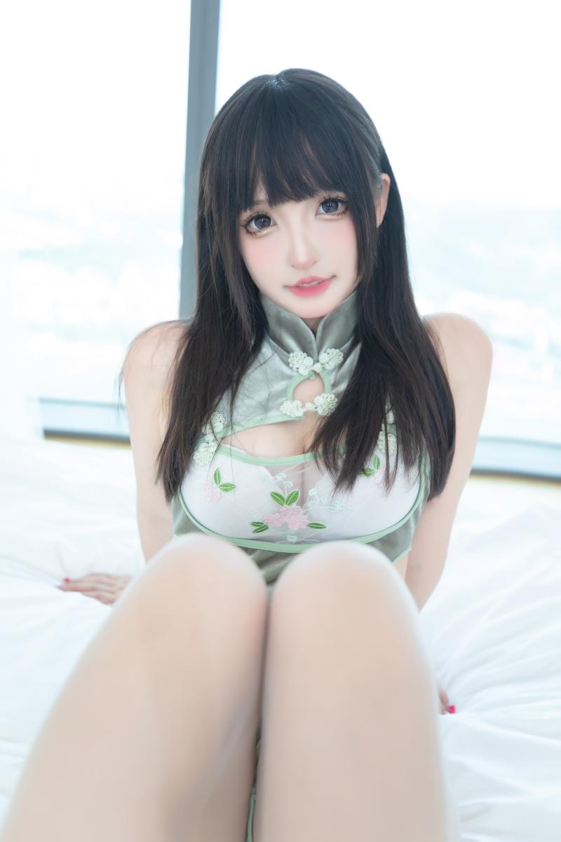 【完美coser】-神楽坂真冬 青翠如梦 [75P2V-235MB]