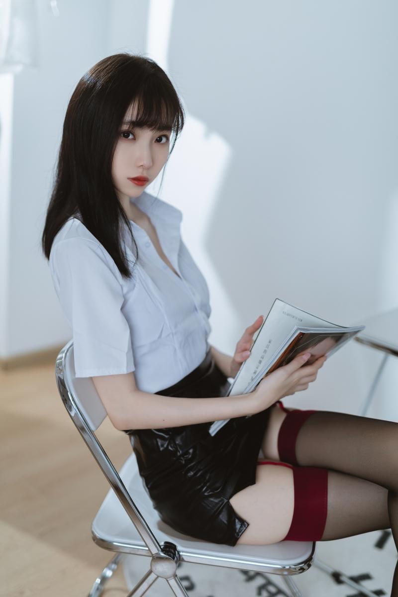 【作品推荐】-许岚LAN 黑色丝袜皮裙OL[54P2V-876MB]