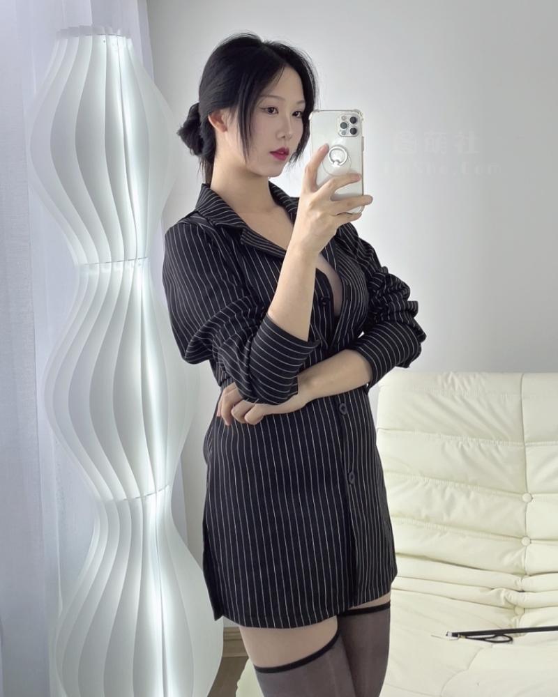 【精品资源】-抖娘-利世 自摄 条纹衬衣[41P-111MB]