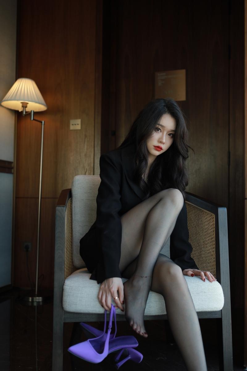 【精美作品】-Sia不吃鱼 图片集 杏感包臀裙嘿丝玉足[88P-1V3.0GB]