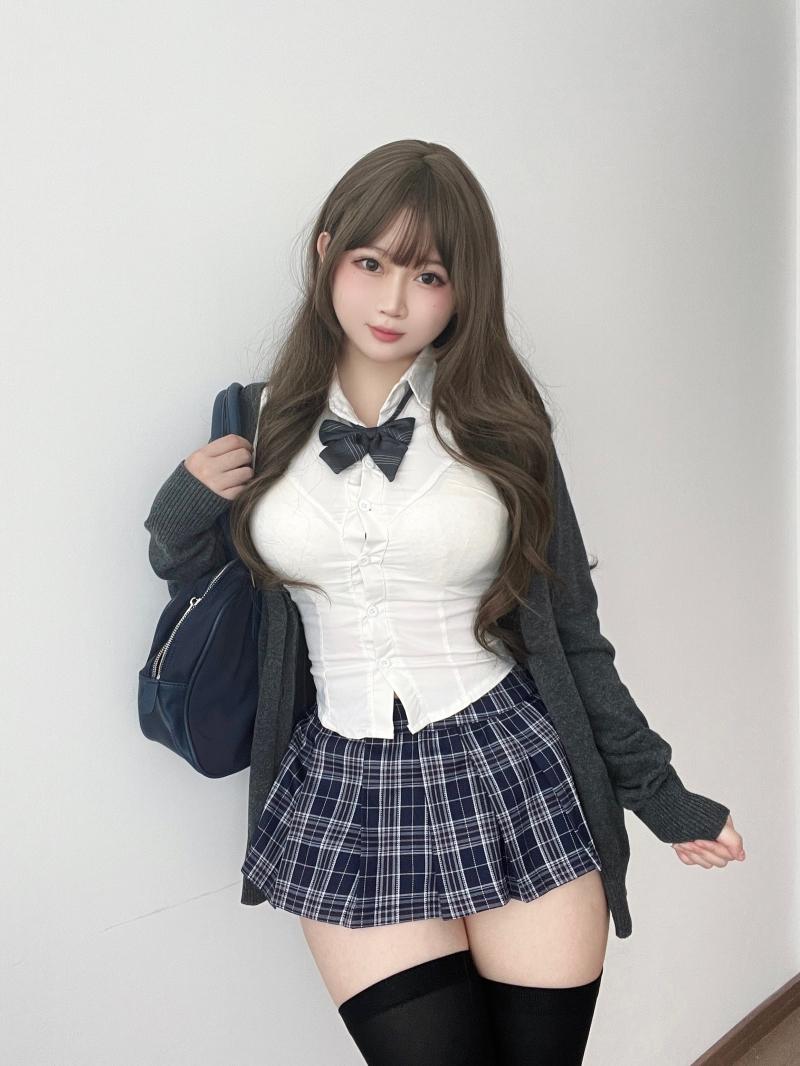 【美女推荐】-是依酱吖 学姐的日常 [35P3V-994MB]