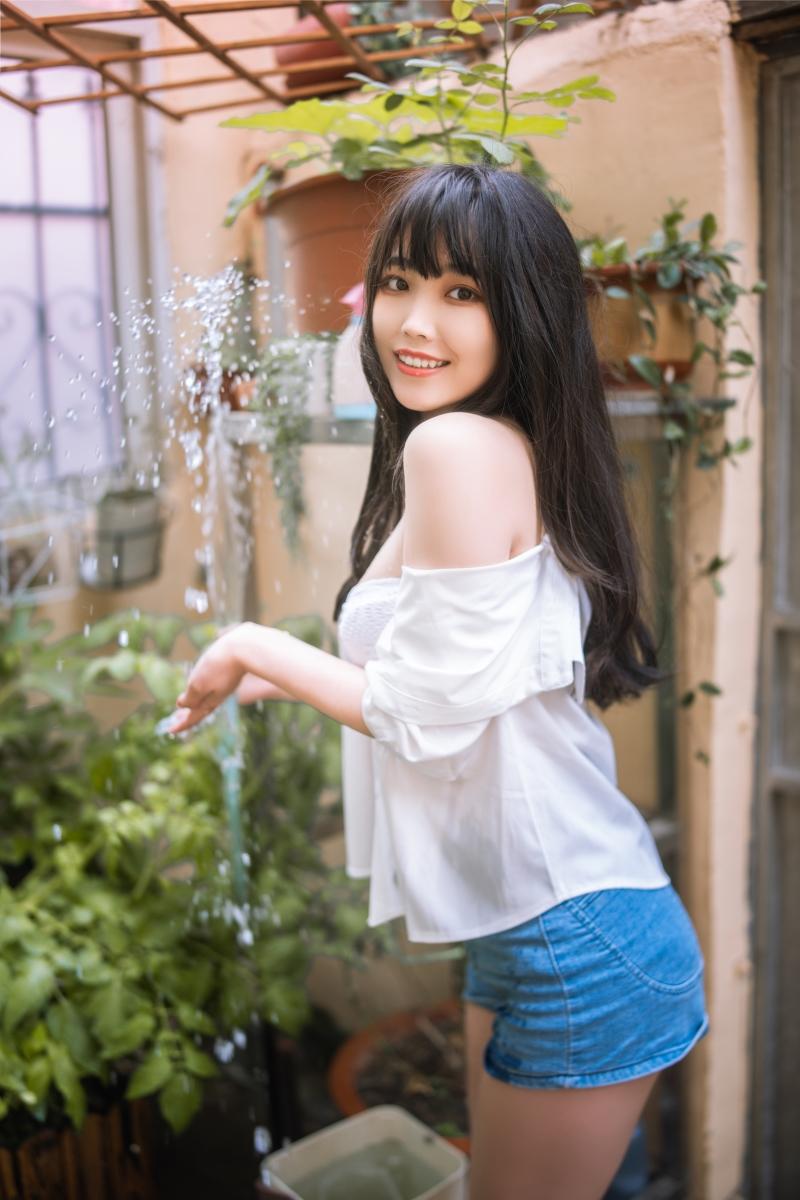 【不看后悔】-汪知子 夏日小院 [33P-638MB]