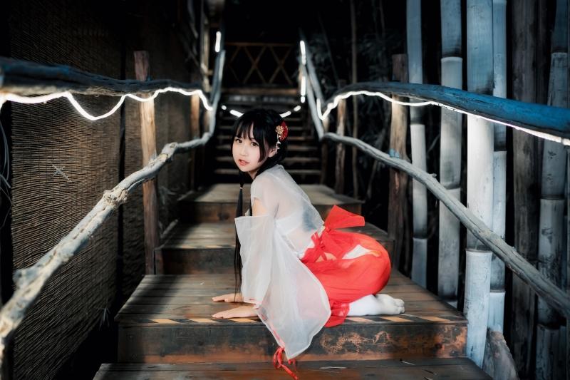 【性感美女】-萌芽儿o0 透明巫女 [14P-93MB]
