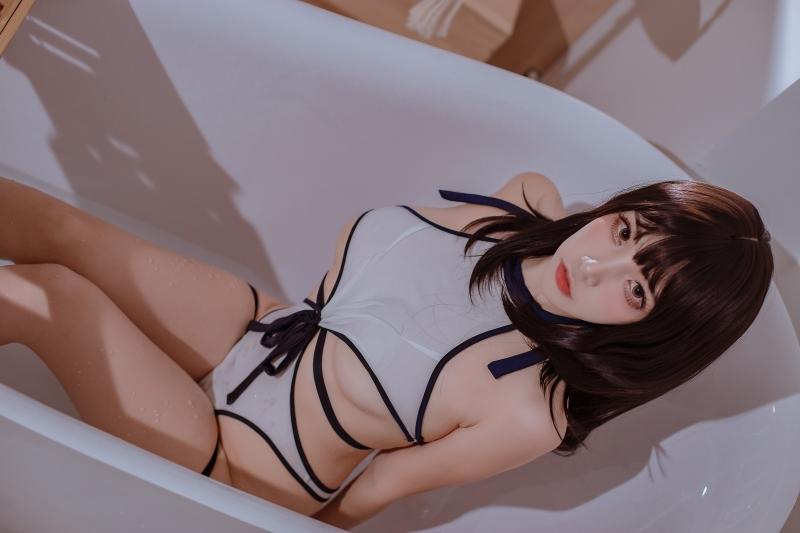 【超级漂亮】-二佐Nisa 私房大象竞泳 [20P-112MB]