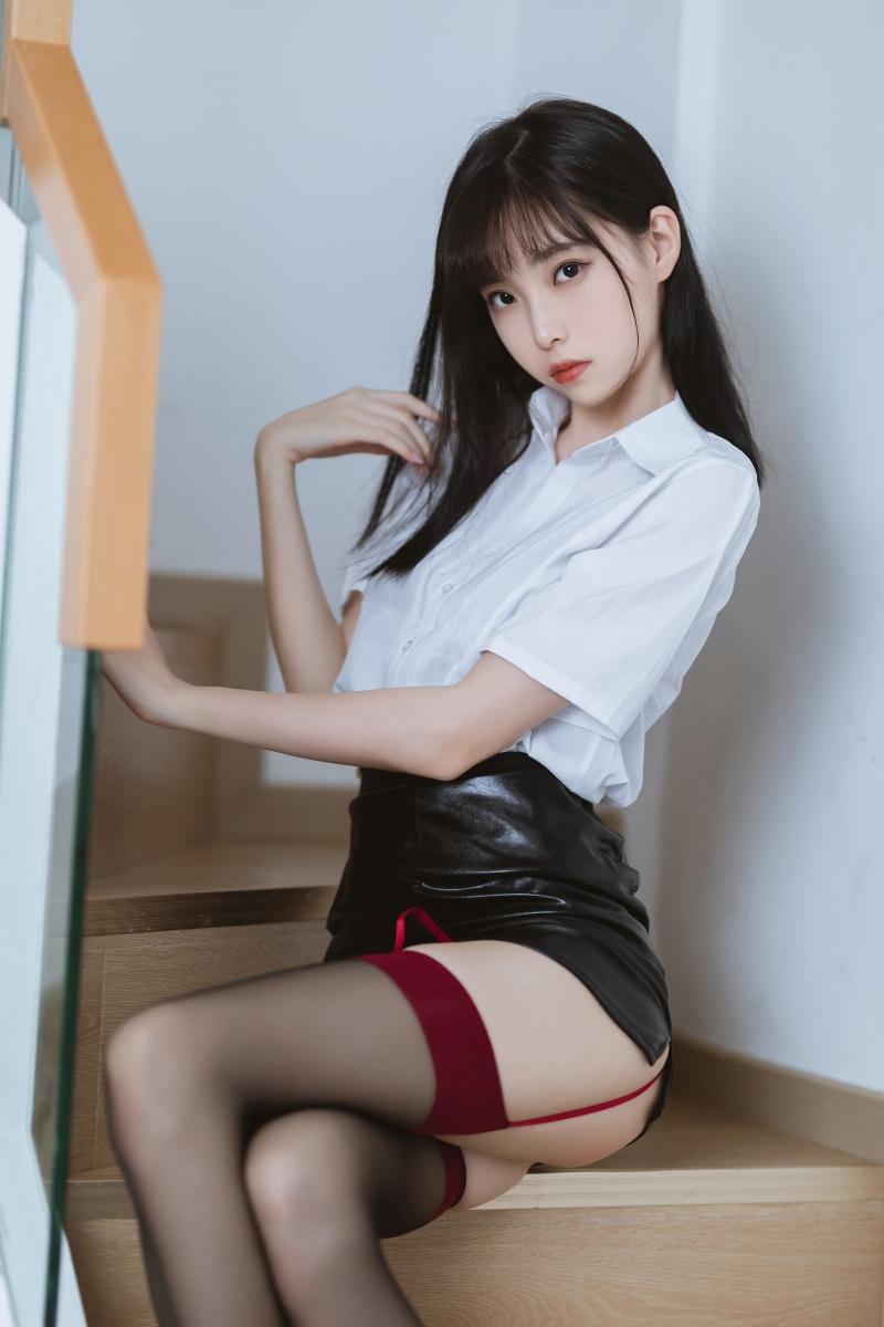 【作品推荐】-许岚LAN 黑色丝袜皮裙OL[54P2V-876MB]