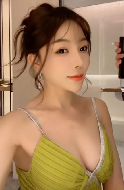 极品嫩模写真｜徐莉芝 多风格氛围感身材合集🔥