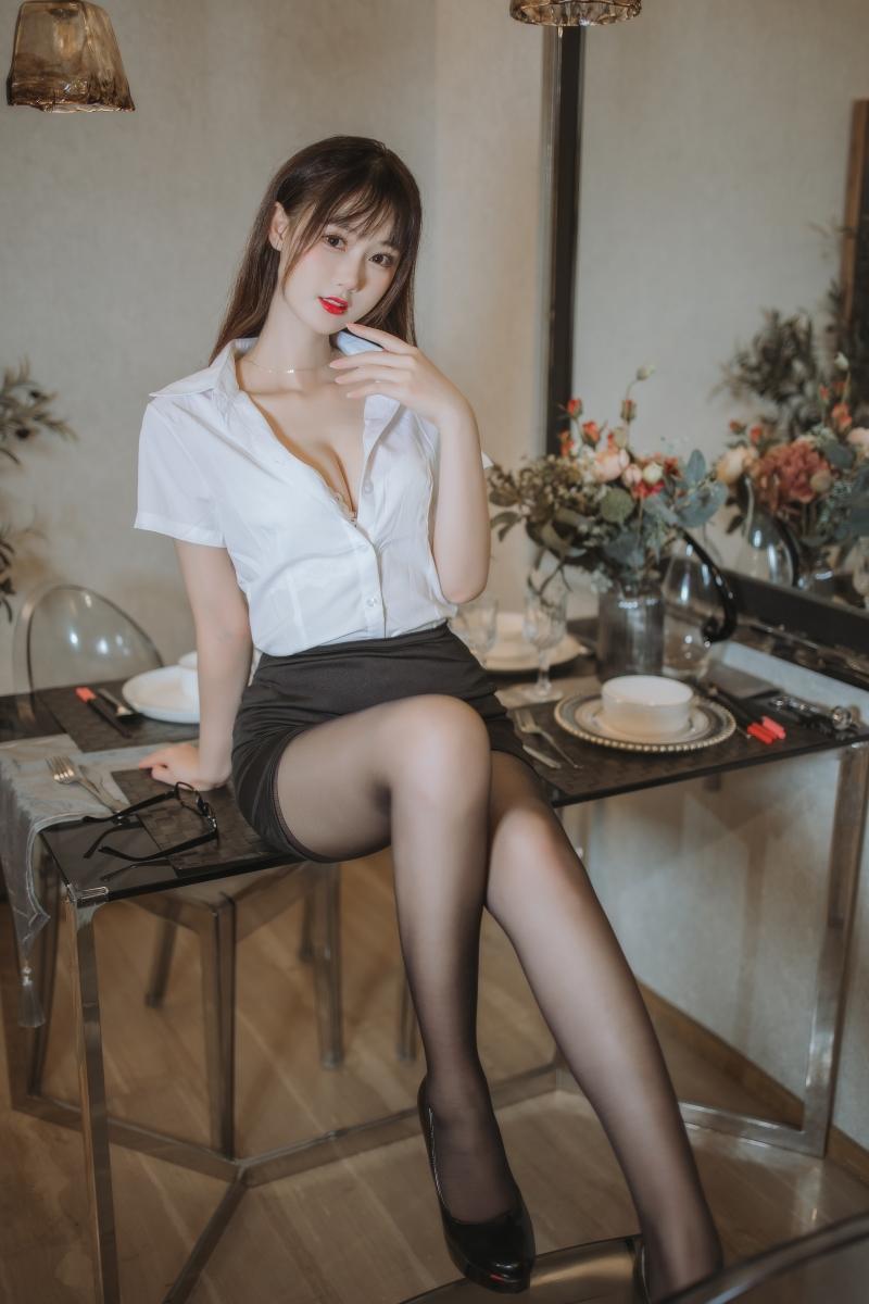 【完美coser】-羽生三未 图片集 黑斯包臀OL[40P-658MB]