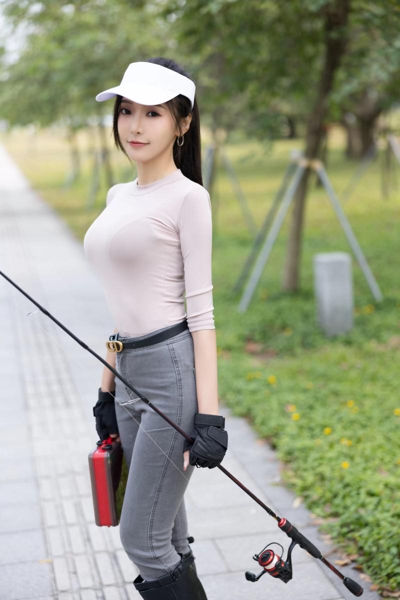 【完美佳人】-王馨瑶 内购作品 钓鱼灰色紧身牛仔裤[107P-1V1.14GB]