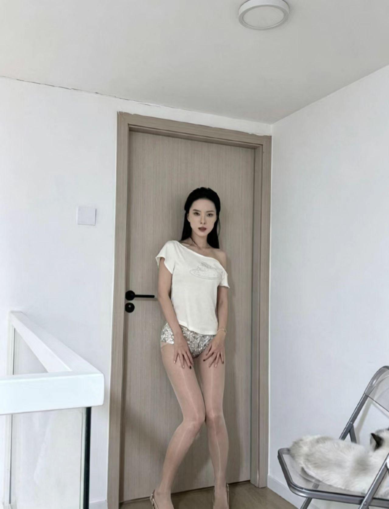 反差御姐天花板!网红刑具私密写真合集|明艳火辣质感女神