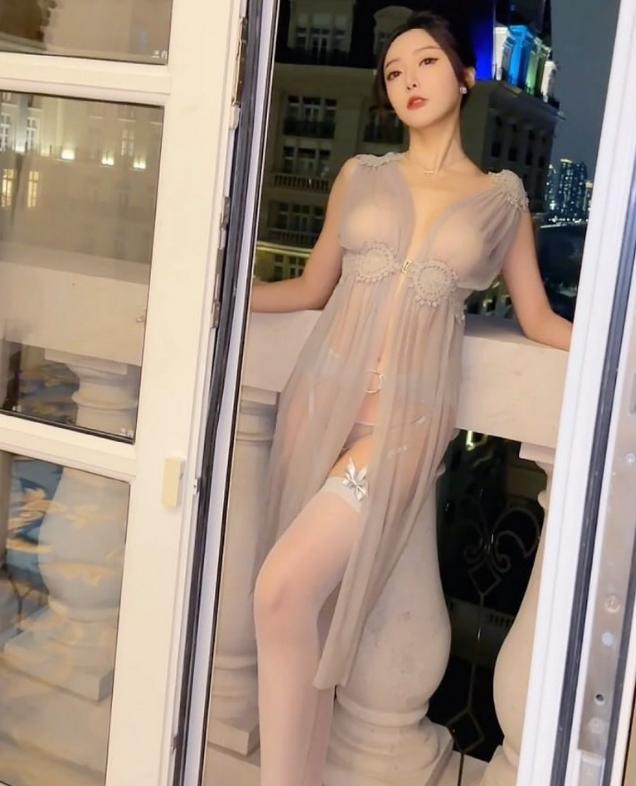 王馨瑶|秀人网人气模特海南别墅外景造型完整合集上新