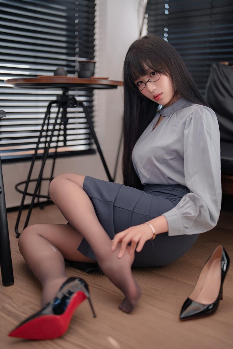 【精美作品】-轩萧学姐 蓝裙OL【190P-4V1.49GB】