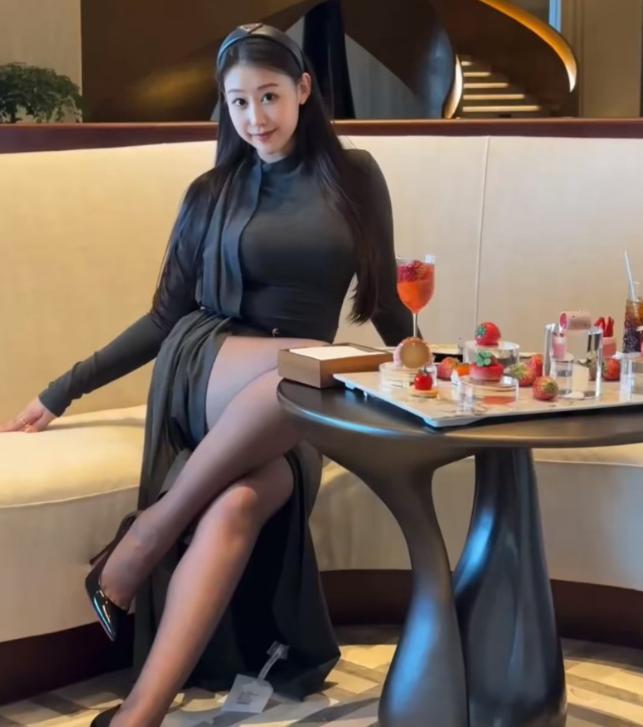 53万御姐网红｜美邵女Baby 专属定制福利合集🔥