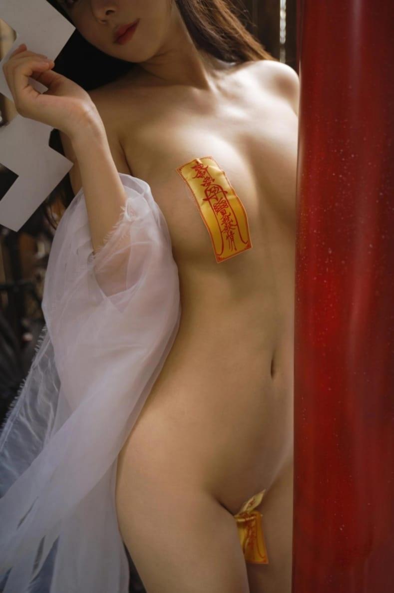 【作品推荐】-亚马逊鲶鱼 –神社符纸巫女