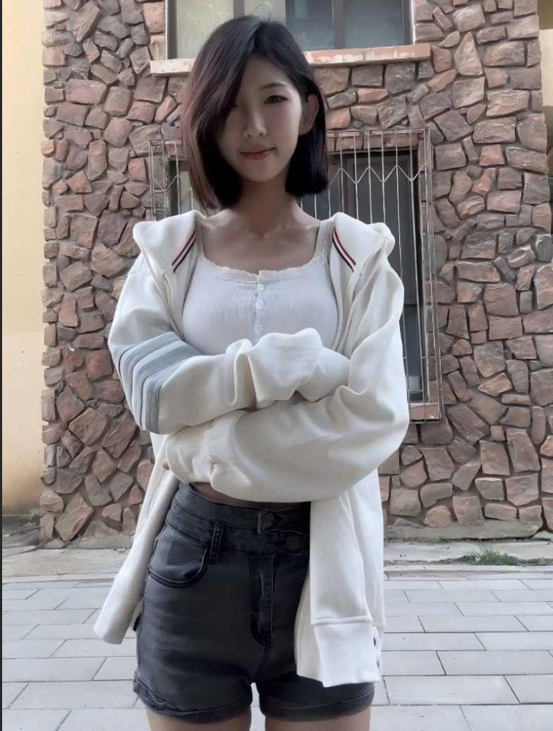行简｜冷欲系御姐网红，兔女郎造型直播录屏合集流出