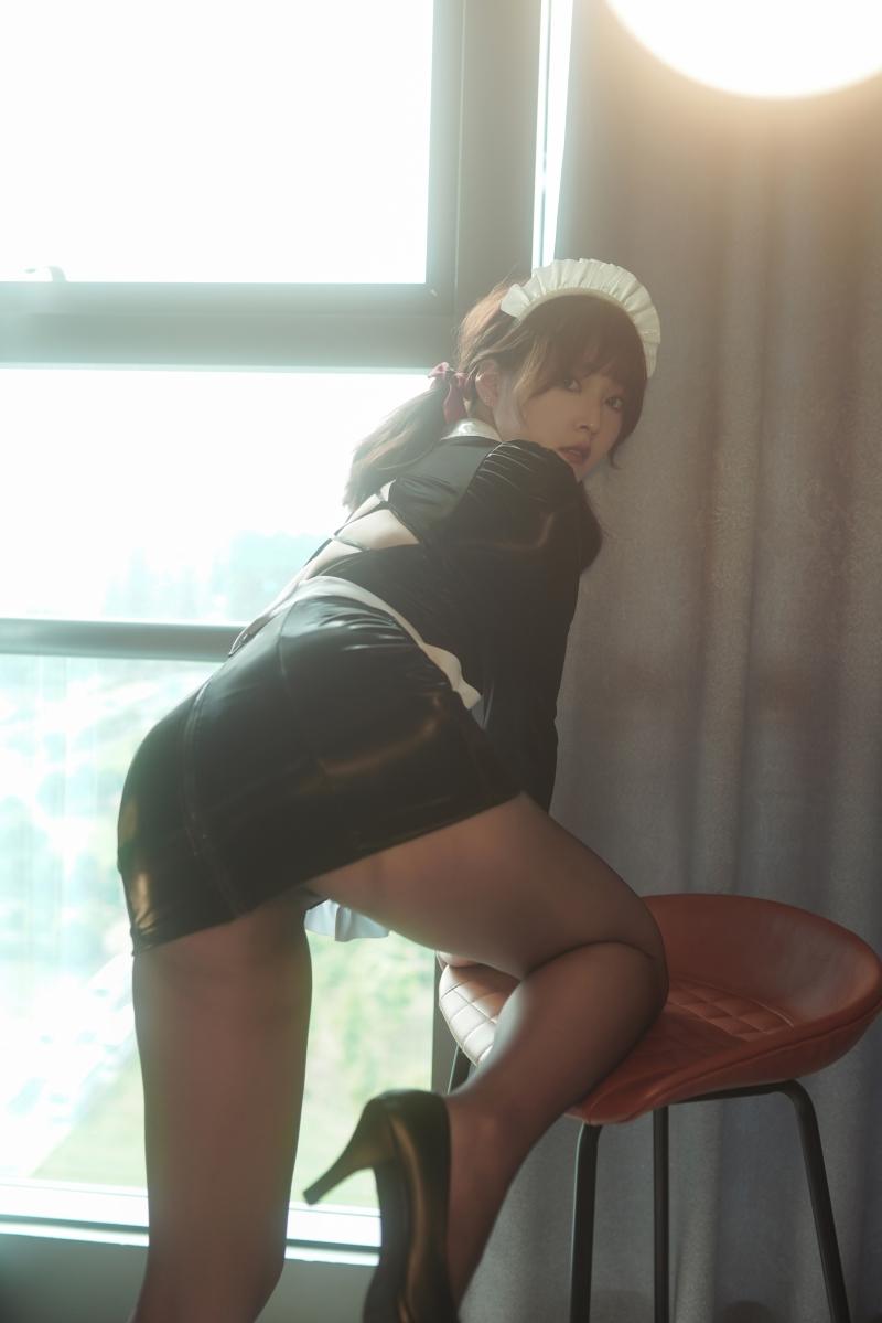 【值得一看】-Natsuko夏夏子 漆黑女仆【50P-632MB】