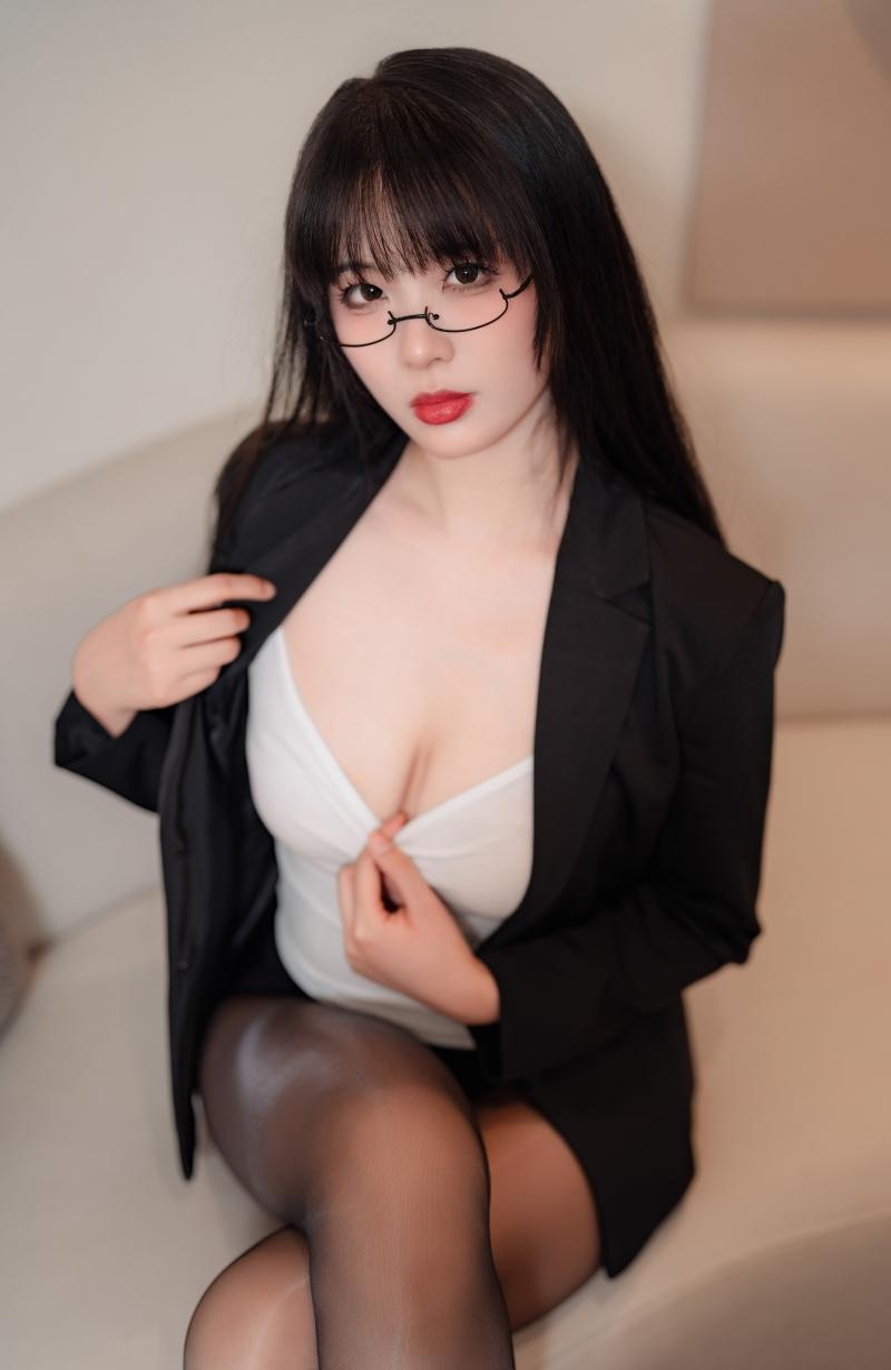 【非常赞】-轩萧学姐 下班后OL【72P-255MB】