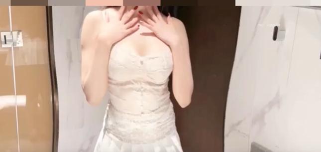 白纱氛围感大片上新！御姐王馨瑶演绎温柔成熟独特风情