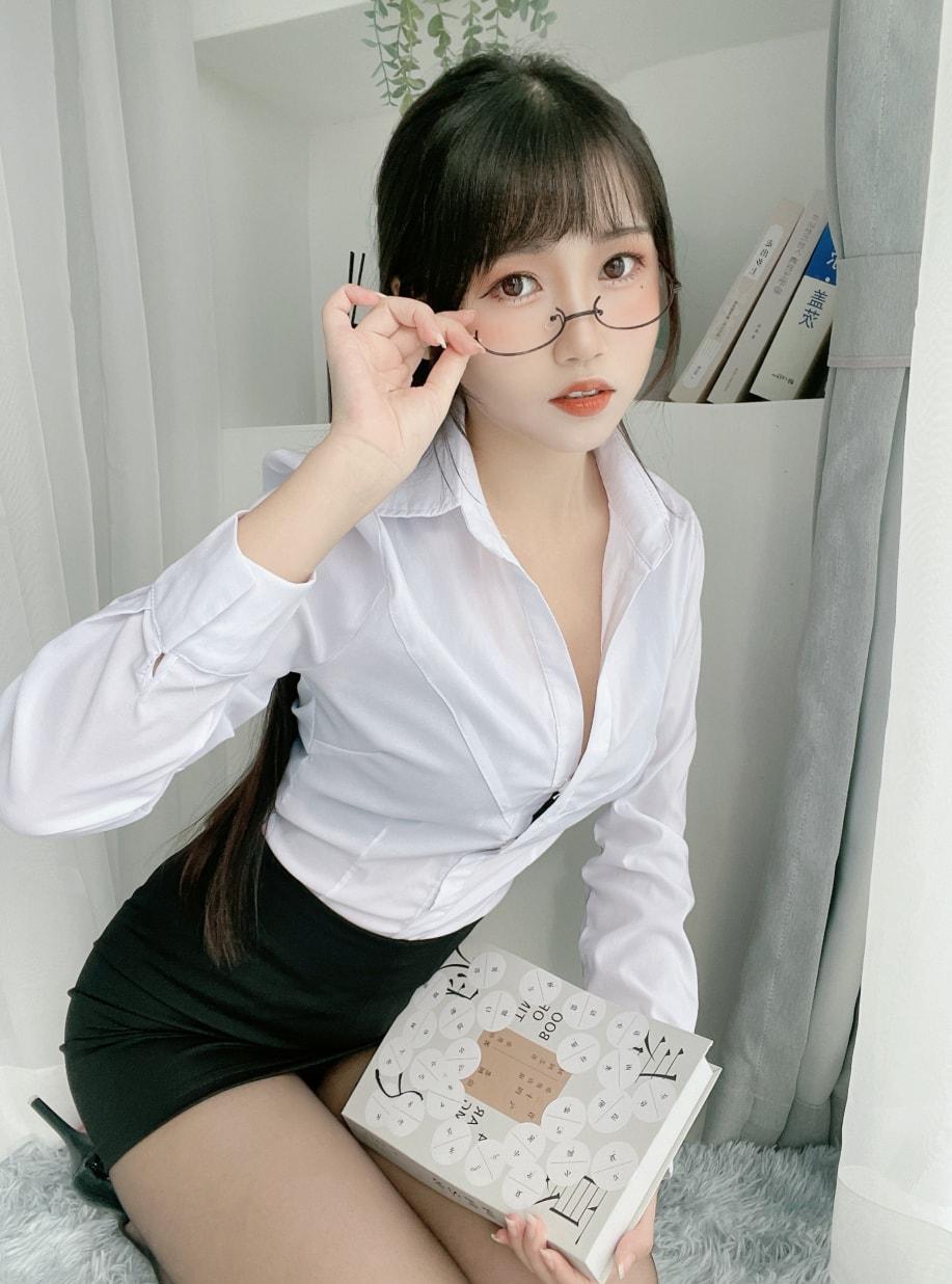 【非常赞】-不呆猫黑斯包臀OL