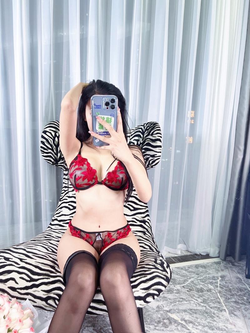 【coser推荐】-王馨瑶红色花瓣内衣【22P-106MB】