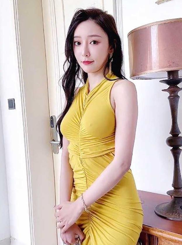 多造型氛围感写真合集｜王馨瑶诠释轻熟优雅迷人气质