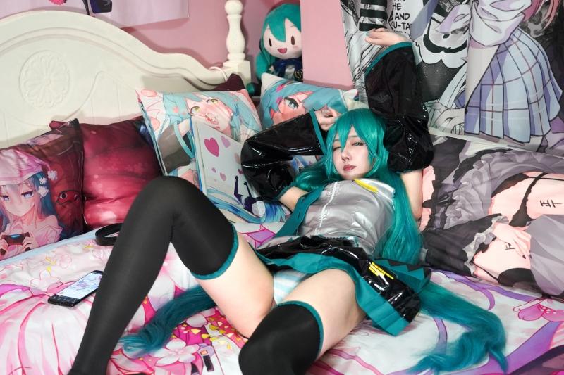 【超级漂亮】-絞肉姬 miku公式服【41P-231MB】 【超级漂亮】-絞肉姬 miku公式服【41P-231MB】
