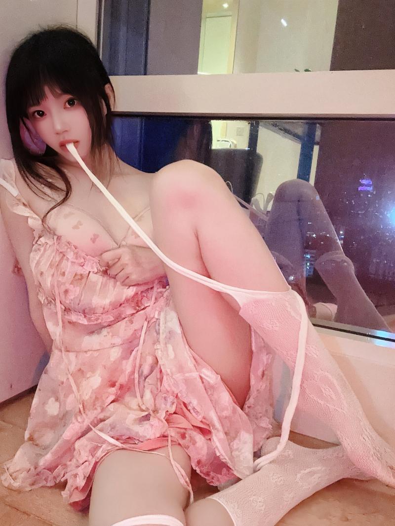 【完美coser】-桜桃喵 自摄 花束【28P-198MB】
