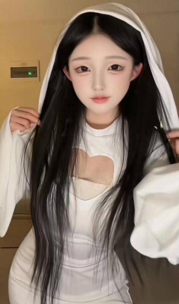 抖音白璃日常随拍 白丝穿搭 清甜萝莉气质出圈