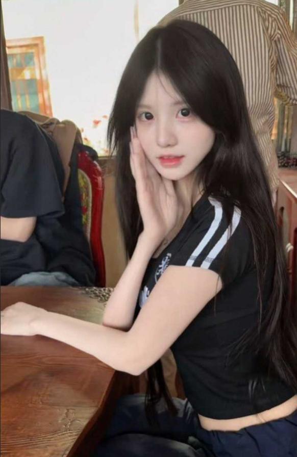 抖音御姐八酱随拍随拍舞蹈 黑丝穿搭 修长美腿尽显御姐魅力