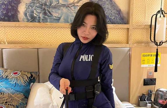 芳姨,抖音里的银发治愈系,她凭什么成为“姨圈顶流”