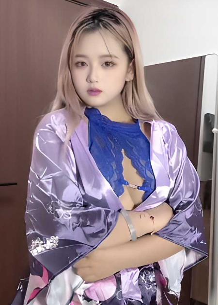 樱惠与咩咩羊的红色绳带 两人同框姿态