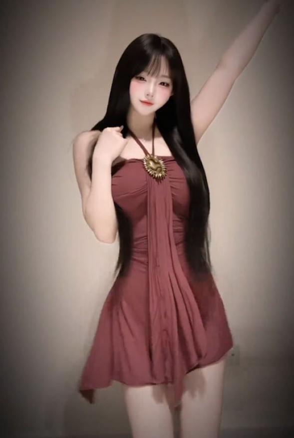抖音甜妹童锣烧私藏造型出圈！反差穿搭尽显百变魅力