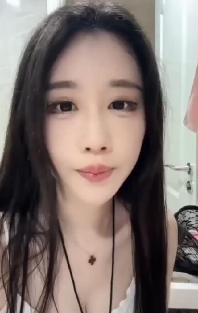 轩子巨2兔写真作品风格赏析｜御姐气场与镜头表现力的多面呈现