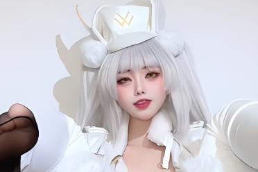 希尔薇的镜头叙事｜光影流转间，白兔的轮廓与律动