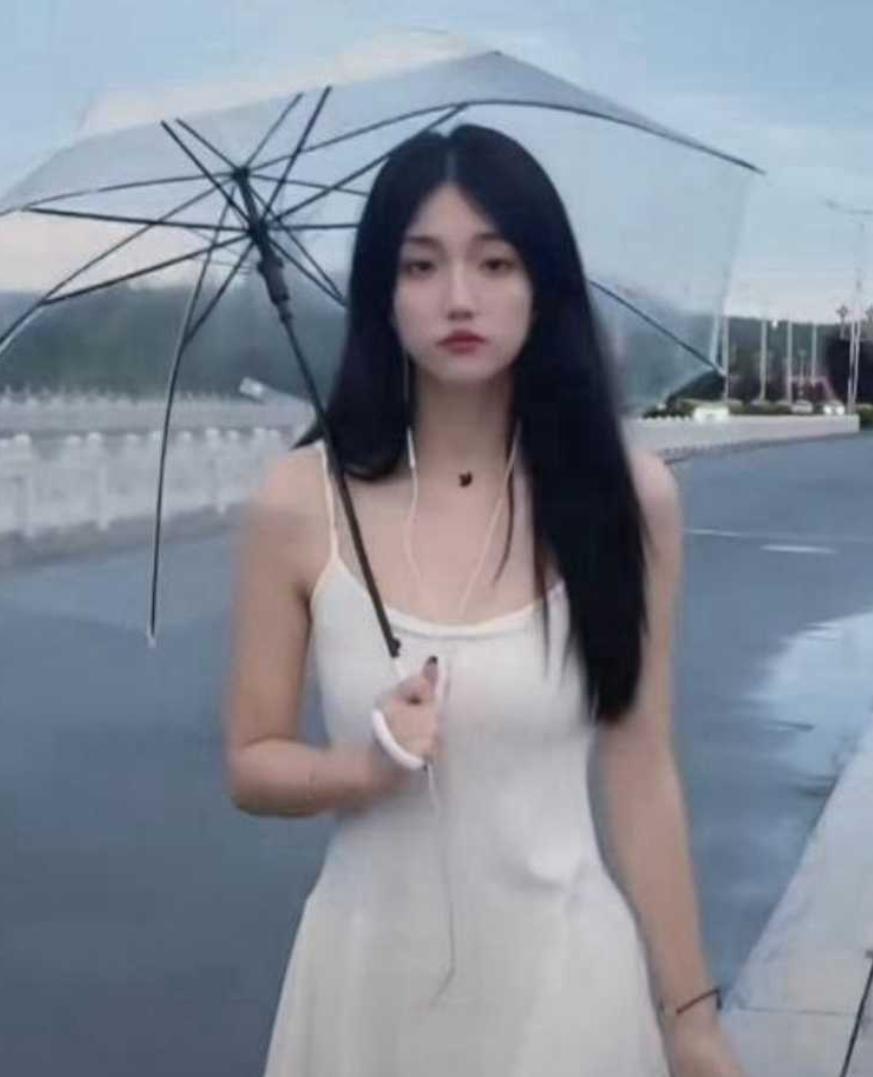 百万粉网红吴希诺宿舍随拍 清甜狐尾气质 灵动少女感拉满